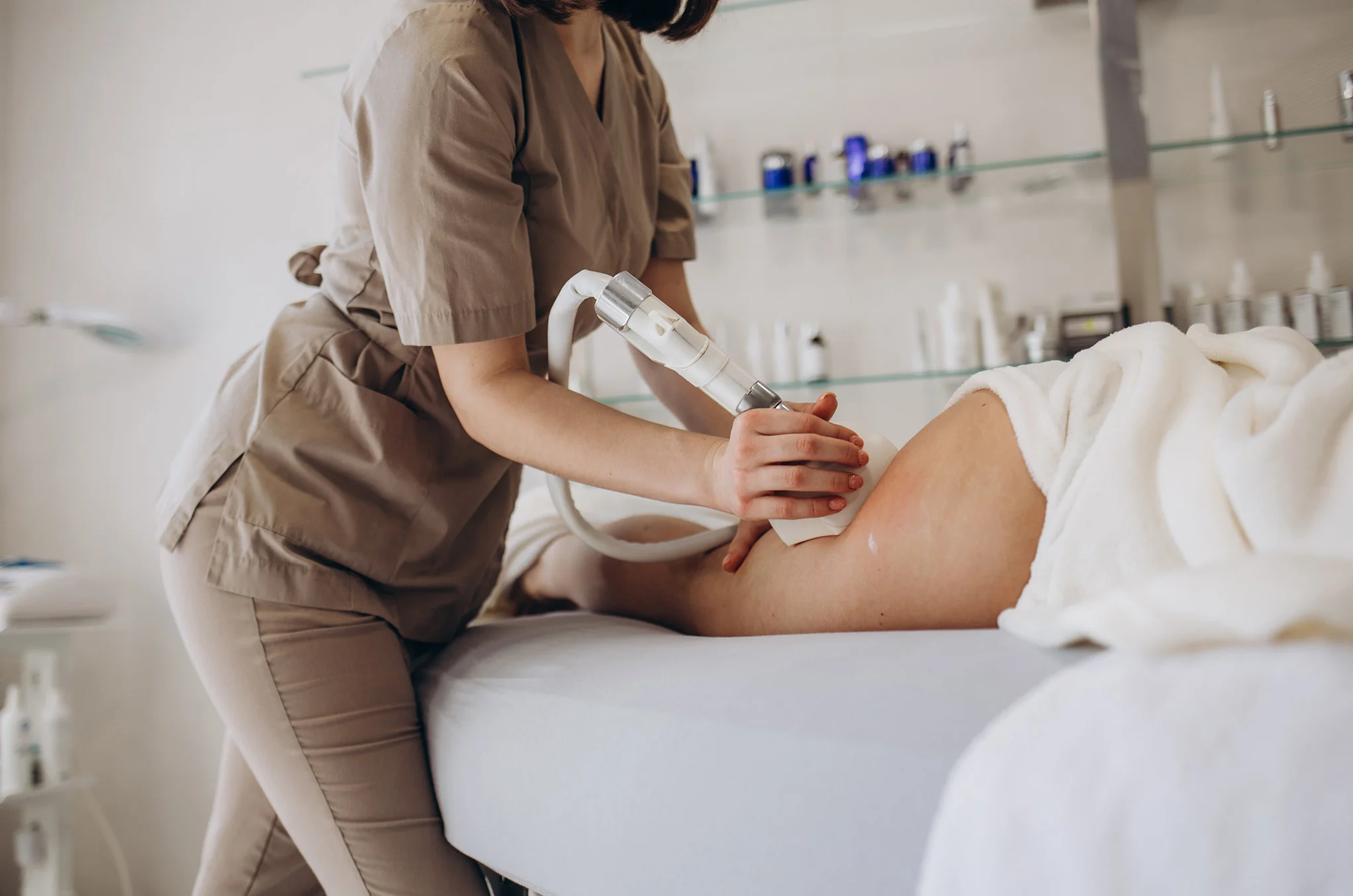 Patient receiving loose skin treatment on her buttocks.